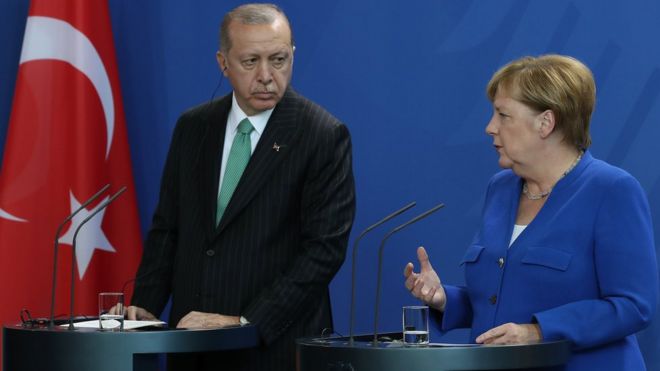 Президент Турции Реджеп Тайип Эрдоган и канцлер Германии Ангела Меркель во время пресс-конференции в Берлине, 28 сентября 2018 года