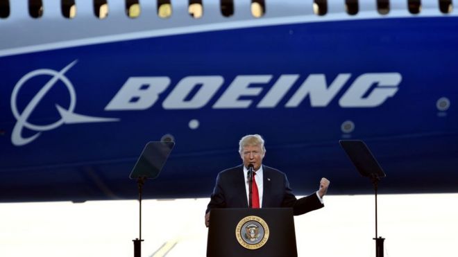 Президент США Дональд Трамп выступает на заводе Boeing в Северном Чарльстоне, штат Южная Каролина, 17 февраля 2017 года.