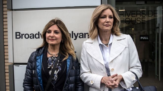 Dr Wendy Walsh (right) with her lawyer Lisa Bloom in London / Доктор Венди ...