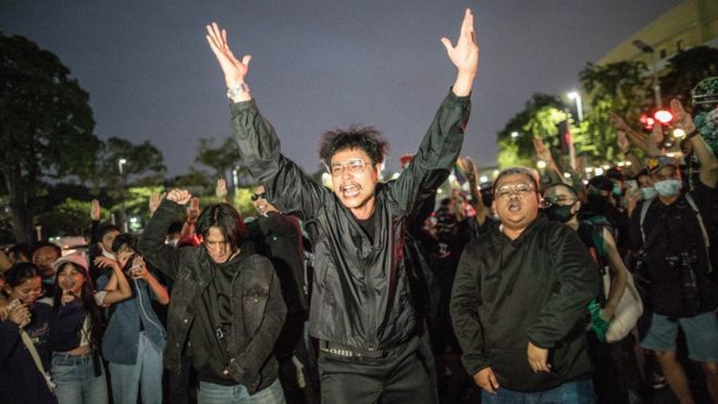 แร็ปต้านเผด็จการ