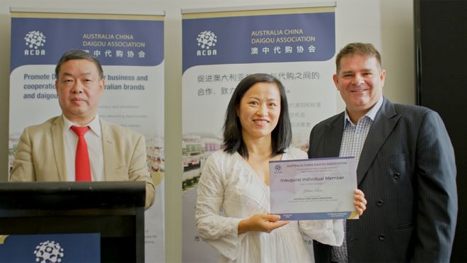 Австралийский дайгу получает свидетельство о членстве в Австралийско-китайской ассоциации дайгу