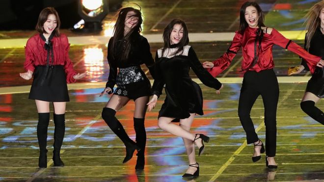 ไอรีน และสมาชิกวง Red Velvet ขึ้นแสดงในพิธีเปิดโอลิมปิกฤดูหนาวที่เมืองพยองชาง
