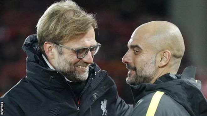 Mkufunzi wa Liverpool Jurgen Klopp na mwenzake wa Manchester City Pep Guardiola