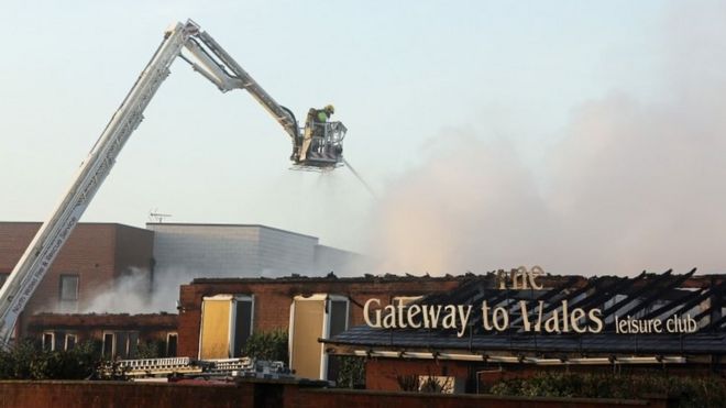Пожар на воротах в отель Уэльса