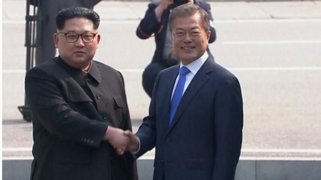 Rais w a Korea kaskazini Kim jong un na mwenzake wa Kusini Moon Jae-in