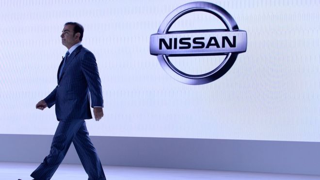 Карлос Гон, генеральный директор Nissan, принимает участие в предпросмотре прессы перед 44-м Токийским автосалоном 2015 года в Токио, 28 октября 2015 года в Токио, Япония.