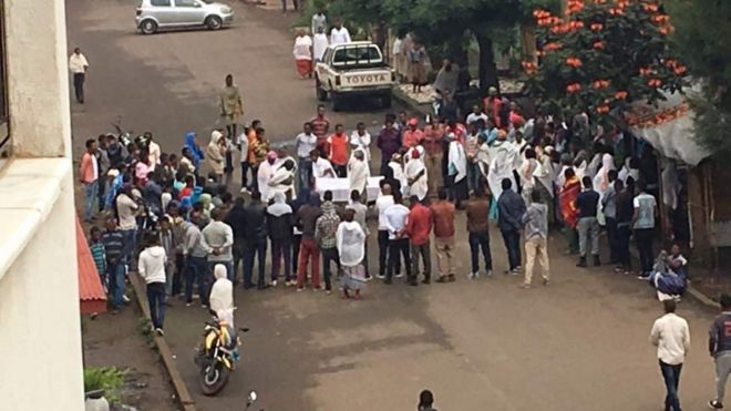 Raia wa Ethiopia wazika jamaa zao waliouawa katika makabiliano na polisi