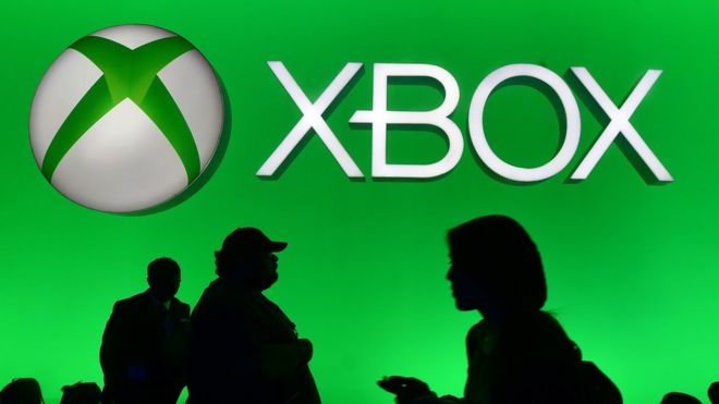 Microsoft no está dispuesta a que su consola Xbox se quede por detrás de la PlayStation de Sony y acaba de anunciar dos nuevas versiones con las que quiere plantarle cara a su competidor.