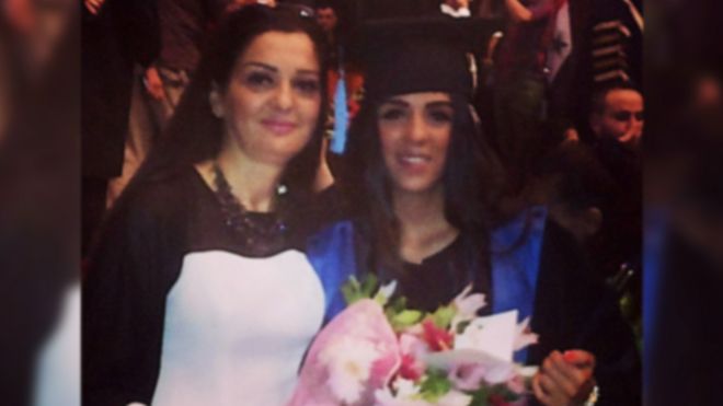 Хазар Альмахмуд и ее дочь Луна в день, когда Луна закончила университет в Сирии