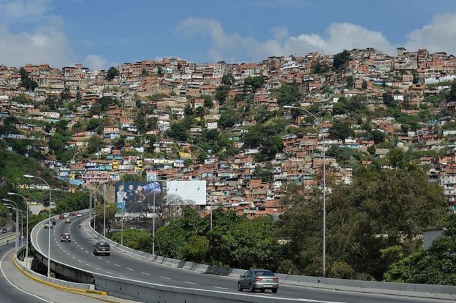 Vista general del barrio 23 de enero, en Caracas, Venezuela, el 4 de diciembre de 2015.