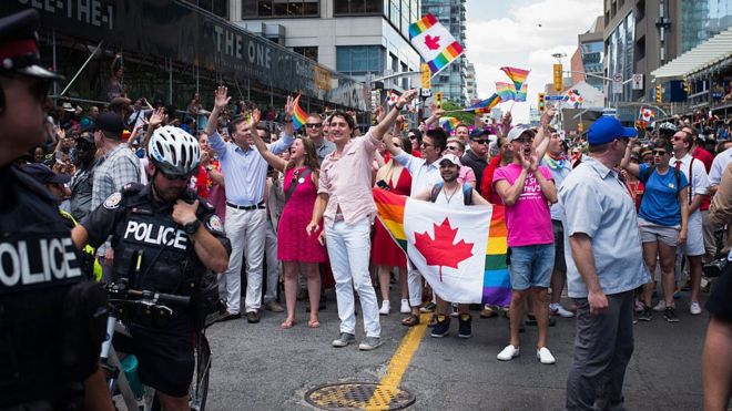 Джастин Трюдо на параде в Торонто.