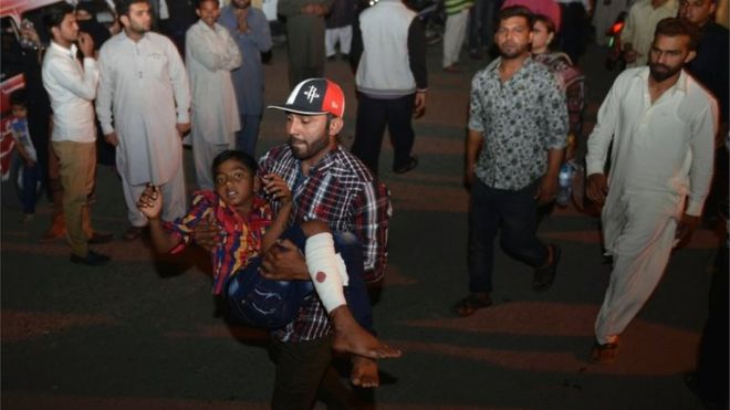 Раненый мальчик доставлен в больницу в Лахоре
