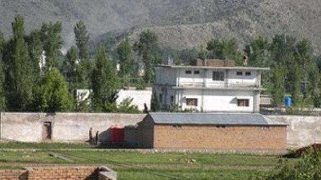 Подворье, где Усама бен Ладен был найден и убит на окраине Абботтабада, на северо-западе Пакистана