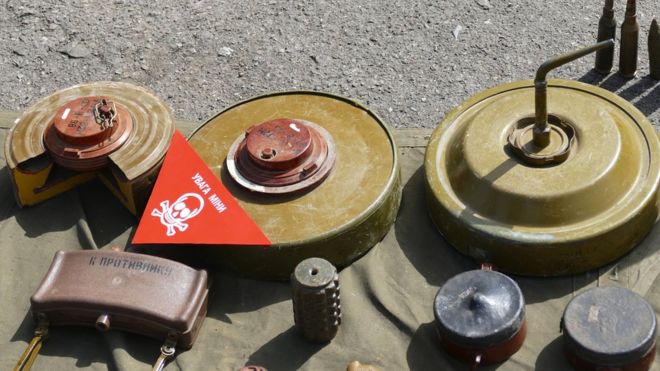 Вибухи протипіхотних та інших мін на Донбасі вбили та поранили майже 600 людей лише за 2015 рік