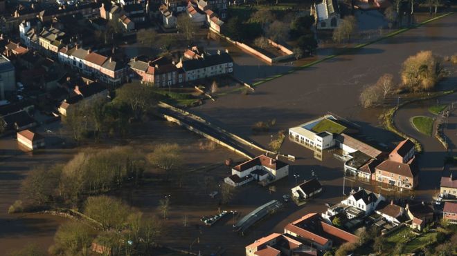 Затопленный город Тадкастер в Йоркшире, Великобритания