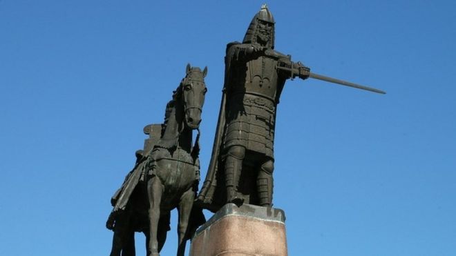 Статуя великого князя Гедиминаса в столице Литвы Вильнюсе