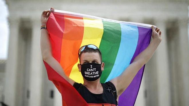 عکس هایی با بالاتنه برهنه؛ کاخ سفید سه نفر را از رویدادهای آتی دگرباشان 