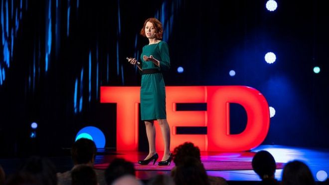 Ольга Юркова на сцене TED