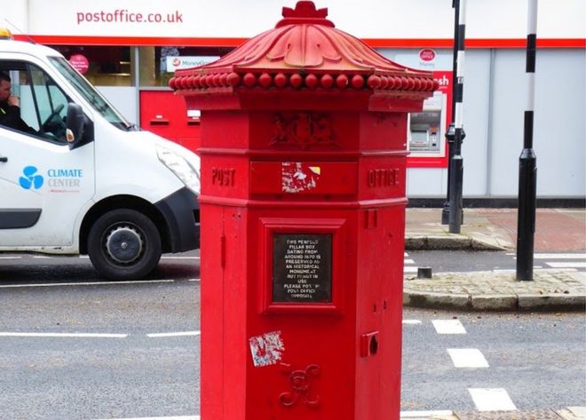 Почтовый ящик на Хэмпстед-Хай-стрит в Лондоне