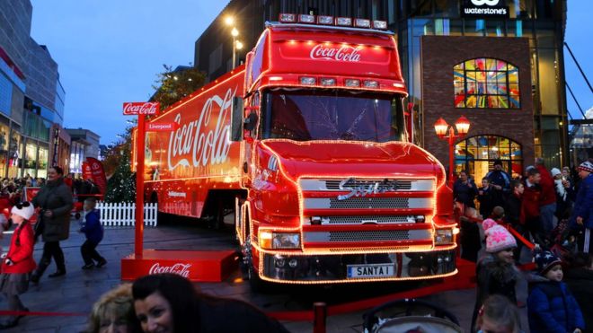 Рождественский грузовик Coca-Cola в центре Ливерпуля