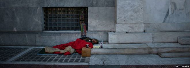 бездомный человек в Греции