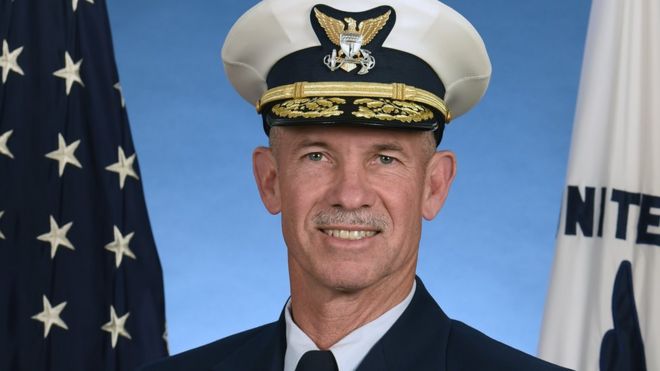 Адмирал Чарльз Рэй позирует для официальной фотографии, опубликованной Министерством внутренней безопасности США