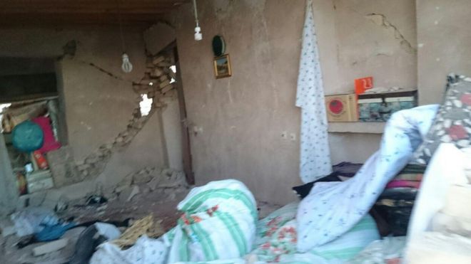 Дом разрушен землетрясением в Иране