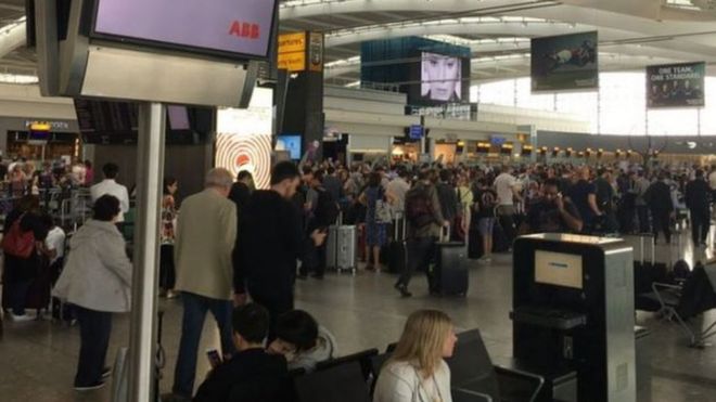 Msongamano wa abiria wa kampuni ya British Airways katika uwanja wa ndege wa Heathrow