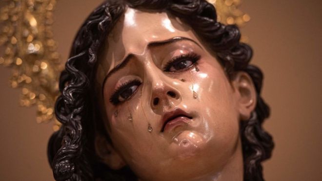 Escultura de María Magdalena en la exposición de arte religioso "In Domine Dei, patrimonio artístico de la Semana Santa de Sevilla" en la Fundación Cajasol de Sevilla, 2021.