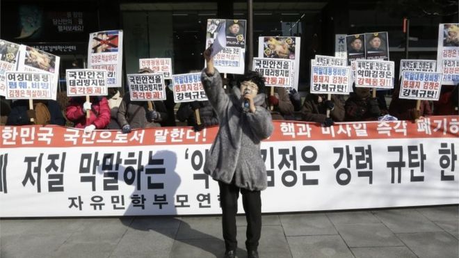 Перебежчики из Северной Кореи проводят акцию протеста в Сеуле (файл-изображение)
