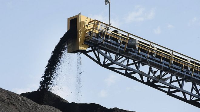 Coal falls from a conveyor belt