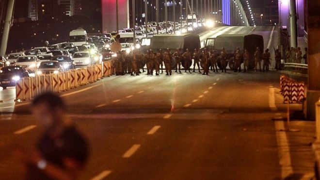 Босфорский мост был заблокирован воинскими частями