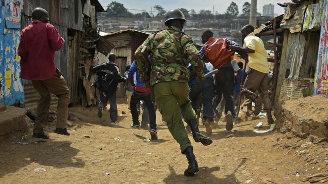 Polisi akiwafukuza waandamanaji Mathare Agosti 9, 2017