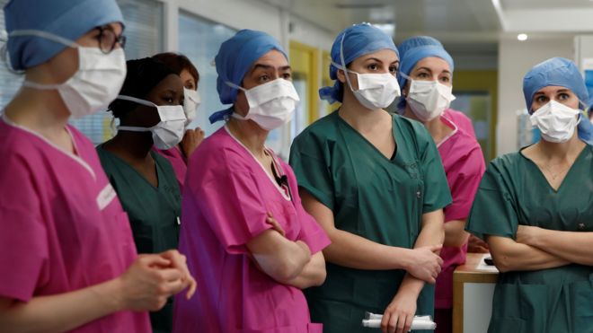 Medical staff wearing face masks attend a briefing at the Institut Mutualiste Montsouris (IMM) hospital in Paris, France (6 April 2020)