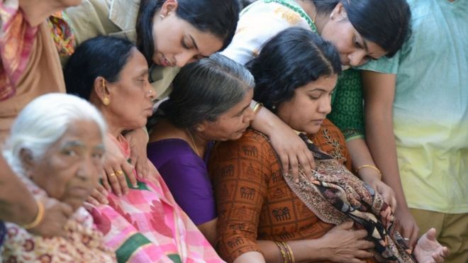Шокированная вдова Кучибхотлы была утешена членами семьи