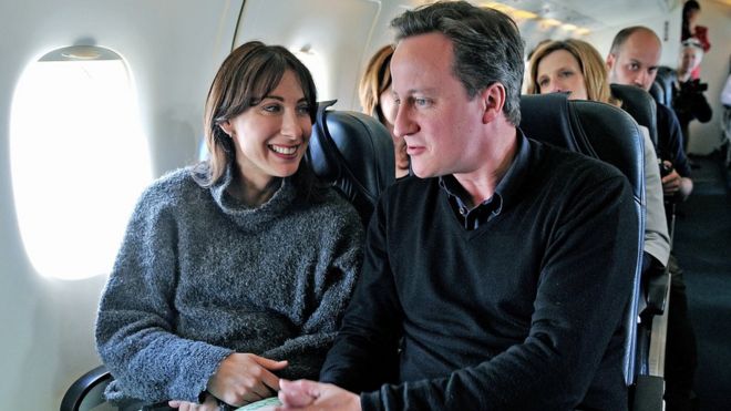 Дэвид Кэмерон и его жена Саманта Кэмерон в самолете в 2010 году