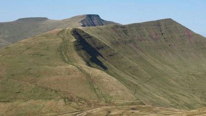 Brecon Beacons с фоном Pen y Fan