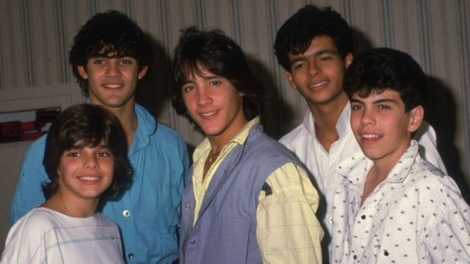 Menudo em 1985, com Ricky Martin, Charlie Rivera, Roy Rosselló, Robby Rosa e Ray Acevedo