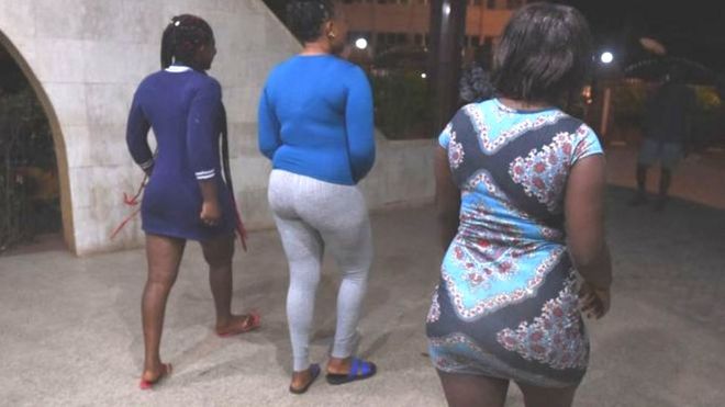 Police tok say dem tell di parents of di women say dem get businesses for Ghana and need pipo wey go work for sales.