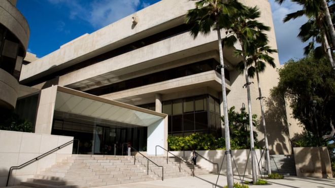 Подозреваемый появился в здании федерального суда в Гонолулу, Гавайи