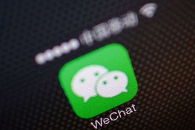 На рисунке изображен значок приложения WeChat в Пекине, 5 декабря 2013 года.