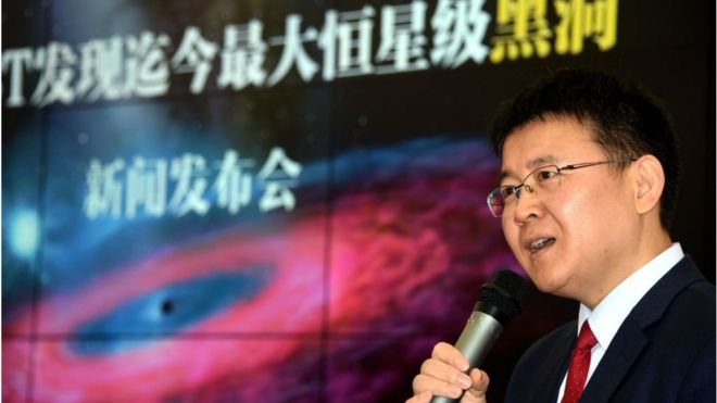 investigador Liu Jifeng en conferencia de prensa