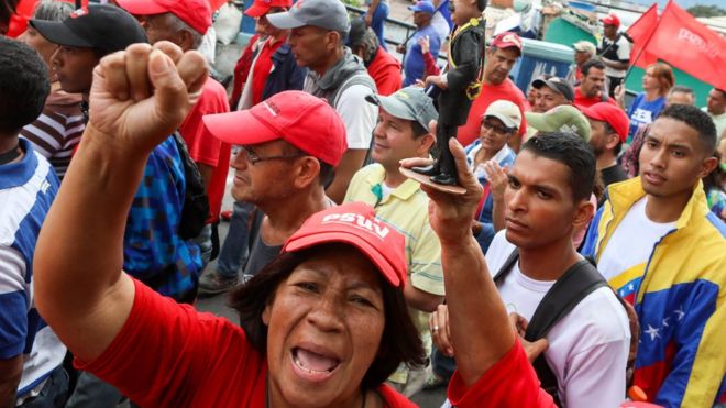 Maduro yanlıları Cumartesi günü Caracas'ta meydanlardaydı.
