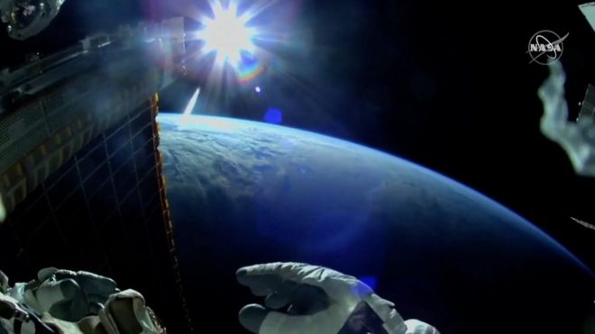 Ra ngoài không gian với các phi hành gia Nasa tại ISS