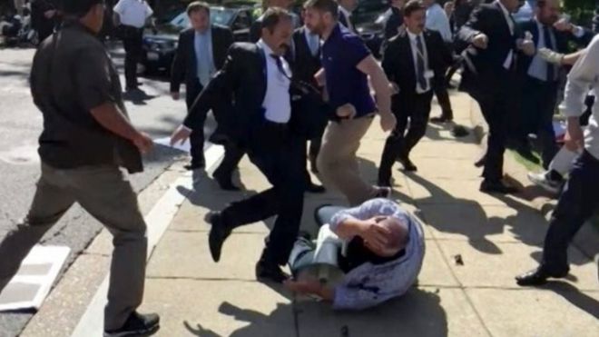 Walinzi wa Erdogan wakiwashambulia Raia wa Uturuki waishio Marekani