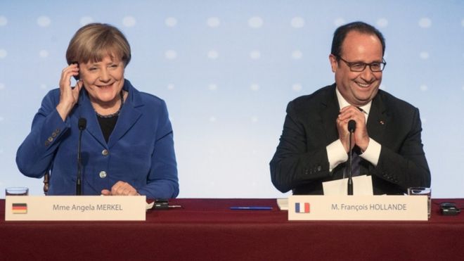 Канцлер Германии Ангела Меркель и президент Франции Франсуа Олланд проводят пресс-конференцию после саммита по Украине в Париже, Франция, 2 октября 2015 года