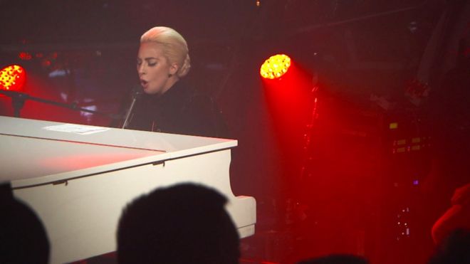 Lady Gaga выступает в Лондоне