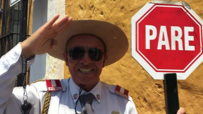 Policía "más amable de Perú"
