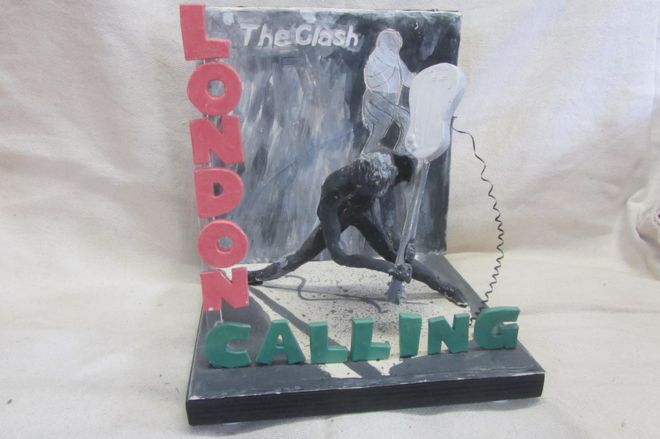 Versión cerámica de London Calling de The Clash