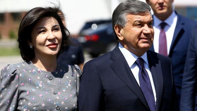 Президент Узбекистана Шавкат Мирзиёев (справа) и его жена Зираат Мирзиёев (слева)